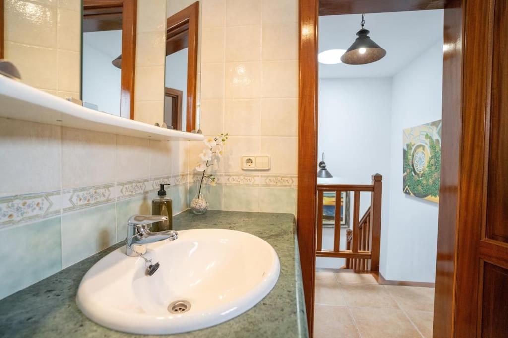 Beautiful Home In Lanzarote 5 Mins From Marina Playa Blanca  Exterior foto