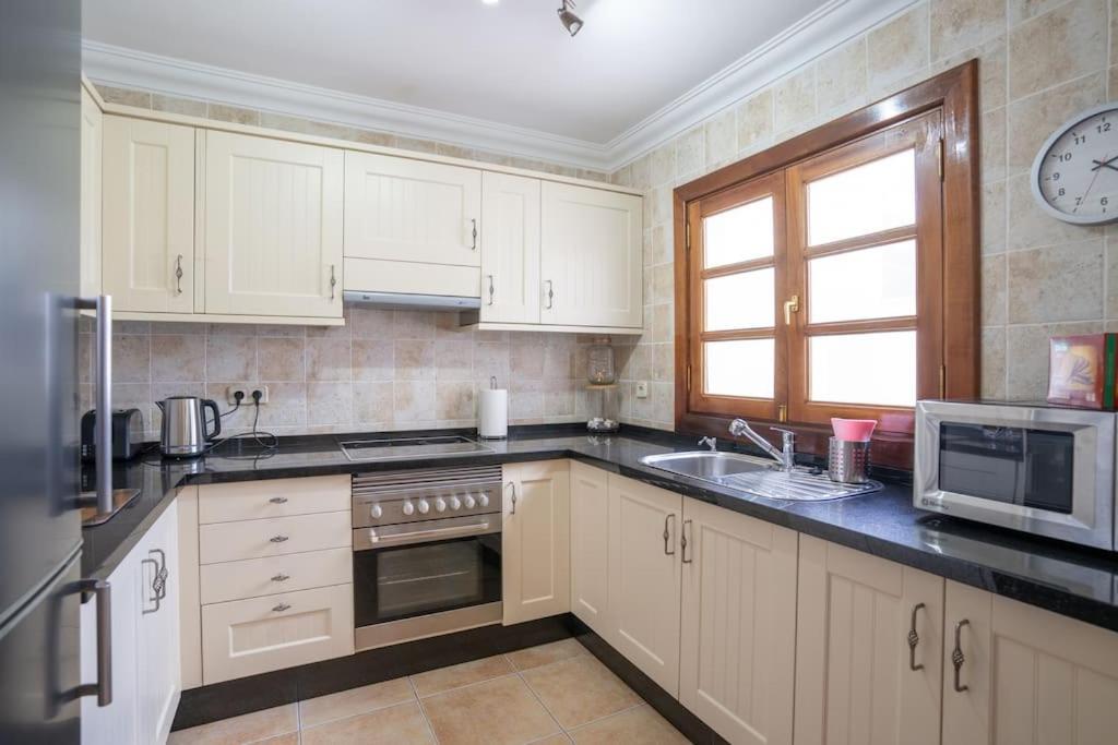 Beautiful Home In Lanzarote 5 Mins From Marina Playa Blanca  Exterior foto